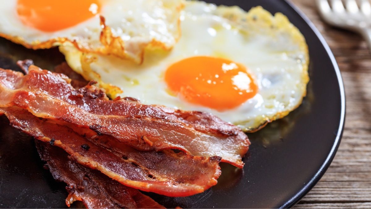 Fully cooked bacon used for breakfast foodservice operators